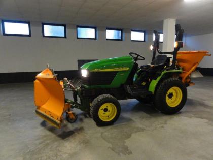 John Deere 4010 Allrad Winterdienst-Traktor Räumschild+Streuer Bj. 2023