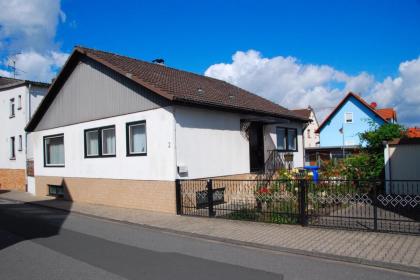 Manuela Weber Immobilien-Vermögensanlagen sucht 1 Familienhaus Rodgau oder Röder