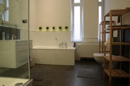 Möbliertes Zimmer in herrlicher Escort-Privatwohnung zu vermieten!