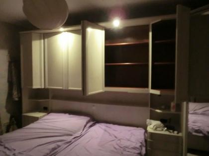 Großes Schlafzimmer komplett mit super viel Stauraum und Platz für Kleider