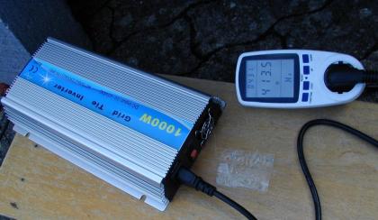 700 Wp Balkonkraftwerk, 4 Solarmodule + Wechselrichter + Kabel