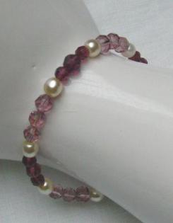 Armband, Kristalperlen in violetttönen und Perlen