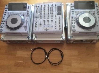 Weiss Pioneer CDJ2021 (Paar) und DJM 900 Nexus - Limited Edition