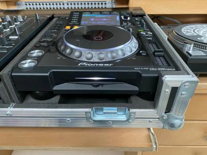 2 x Pioneer DJ CDJ-2000 NXS2