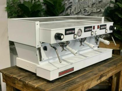 LA MARZOCCO LINEA CLASSIC 3 GRUPPEN VOLLWEISSE GRIFFE ESPRESSO KAFFEEMASCHINE