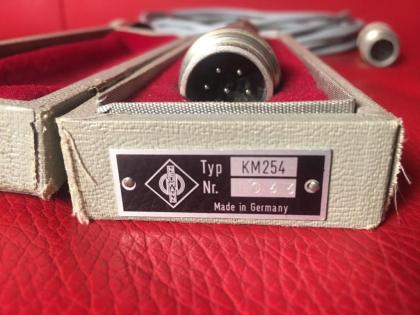 Neumann KM254 Studiomikrofon mit Telefunken AC701 Tube