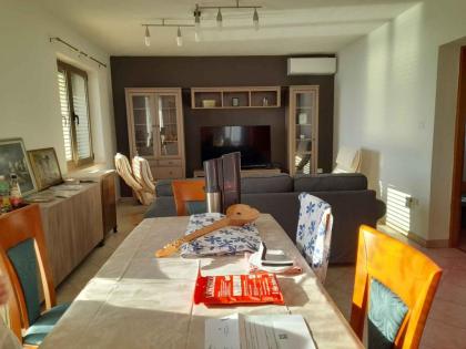 Ferienwohnung in Kroatien Karlobag bis 9 Personen