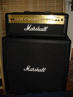 Marshall MG 100 HDFX + MG 412 A (4x12 Box , schräg)