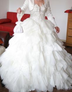 Exklusives Brautkleid absoluter Hingucker auf der Hochzeit Einzelanfertigung