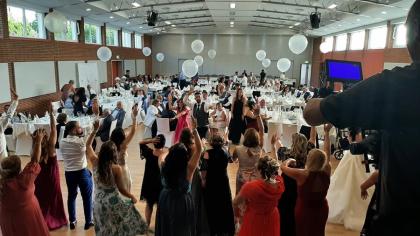 Italienische deutsch Internationale DJ. und live musik buchen.