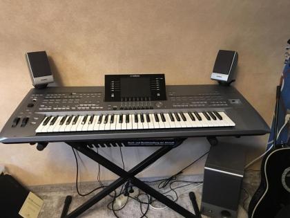 Yamaha Tyros 5 61 Tasten + TRS-MS05 Lautsprecher