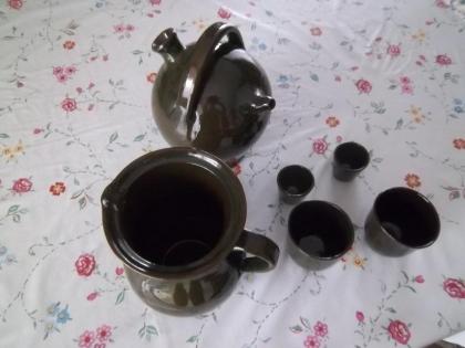 Wein- und Trinkbecher und Schnapsgläser aus Keramik