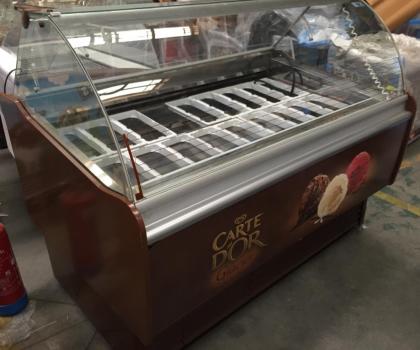 ISA DORIAN 18 Eisvitrine Eistresen Eistheke Eiscafe Eis Speiseeis Gastronomie