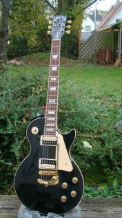 Gibson Les Paul Classic2021 black, mod. Les Trem, Rollensattel