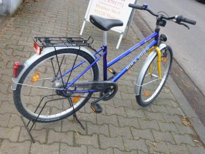 (105) Hinterbauständer für Fahrraeder