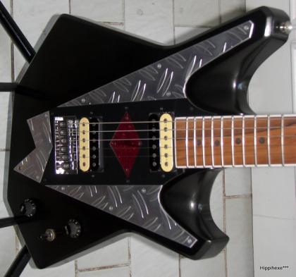 Verkaufe E-Gitarre*Black Lady with red Diamonds* Heavy Metal Brett