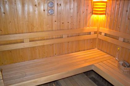 200m2 Gebäudekomplex, 1 ha Gebiet, ruhige Lage, Teich mit Schwimmfläche, Sauna, 