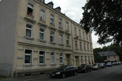 Großes Doppel-Mietshaus mit 8 Wohnungen ohne Mieter in Oelsnitz / Vogtland zu ve