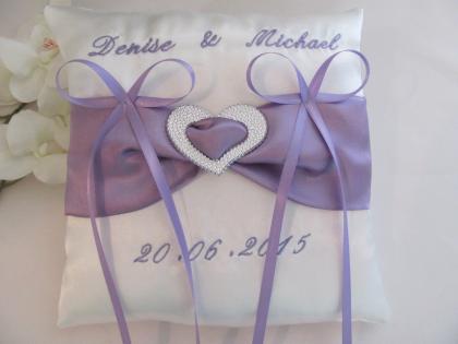Creativ Ringkissen bestickt Namen+Datum