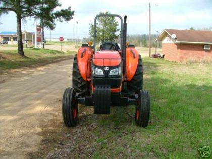 KUBOTA M7040 TRACTOR 