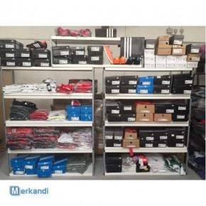 Adidas, Puma, Reebok usw. Schuhe und Textilien Mix 