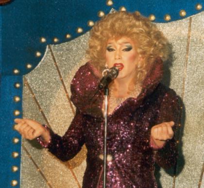 Travestie-Show Mona-Diva live!