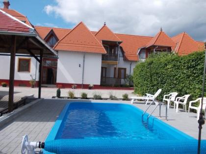 Kapitalanlage mit Pool in Ungarn am Plattensse zuverkaufen