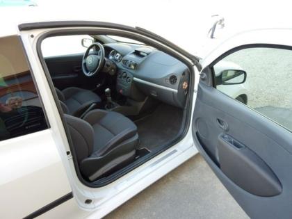 Renault CLIO 3  version: III 2,0 16V RS WSR 3P 200 