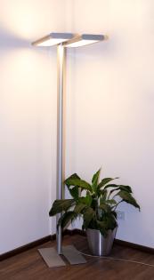 Stehlampe für Homeoffice oder Büro der Marke SLV