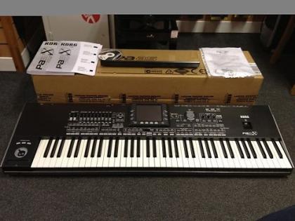 KORG Pa3X Arranger Workstation Keyboard (76-Key)....1000EUR