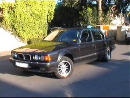 BMW 750 iL schwarz metallic