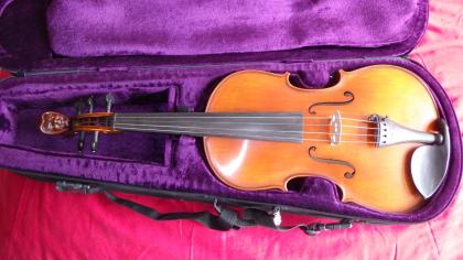 5saitige Viola mit Vampirkopf, V. Gliga 2024