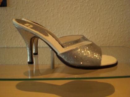 Silberne Damen Schuhe zu verkaufen