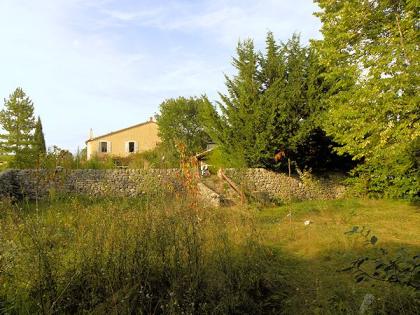 Dorfhaus mit Garten in der Provence