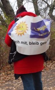 AdventLachSpaziergang mittenmang Berlin -  Lach-Meditations-Workshop an der Spre