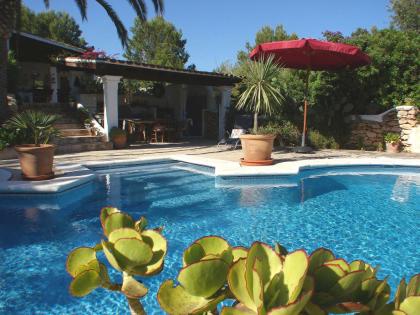 Ibiza Villa nahe Jesus mit Gästehaus, Pool und 4.927 m2 Land