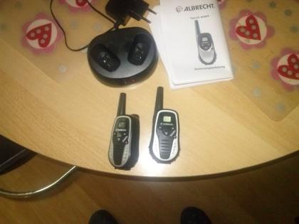 Biete an,1Top Funkgeräte Set+Tischladegerät.