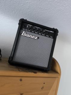 Linkshänder E-Gitarre von JD Brothers mit Verstärker