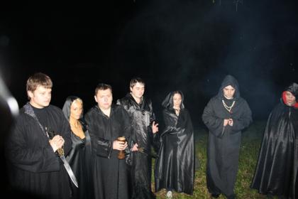 Hilfe des schwarzen Drachen. Kollektiv Magie!  Alle Bereiche!