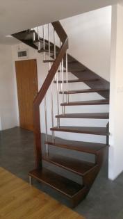 Holztreppe, Wangentreppe, Treppe  auch mit Edelstahlelemente aus Polen