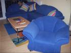 Blaue Couch mit Sessel