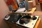 Diverses DJ Equipment: weiße 1210er, Serato Scratch Live   ibook, Soundkarte, DJ