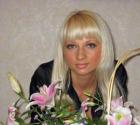 Blondine, verheiratet, sucht...