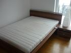 Bett inkl. Matratze, Lattenrost u. Nachttisch,  Neupreis ca. 780€ 